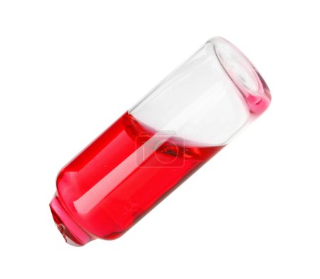 Offene Glasampulle mit Flüssigkeit isoliert auf weiß