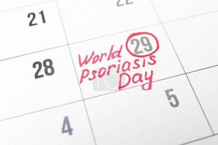Día Internacional de la Psoriasis. Página del calendario con la fecha marcada como fondo, primer plano