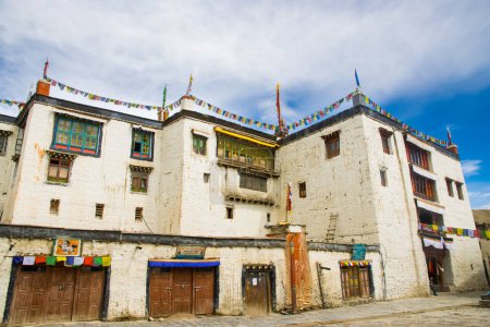 Téléchargez les photos : Lo Manthang, Haute Mustang, Népal - 22 juillet 2023 : Palais royal de l'ancien royaume interdit de Lo - en image libre de droit