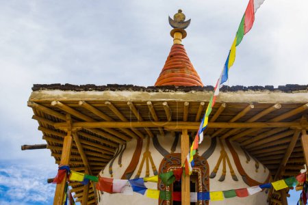 Foto de Pequeños Stupas. Callejuelas y Gompas alrededor del Reino de Lo Manthang en el Alto Mustang de Nepal - Imagen libre de derechos