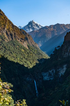 Bergige Himalaya-Landschaft auf dem Weg zum Kanchenjunga Base Camp in Taplejung Nepal