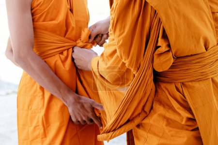 Téléchargez les photos : Image de la cérémonie d'ordination dans le bouddhisme - en image libre de droit