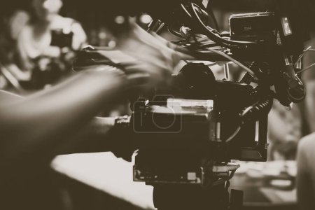 Téléchargez les photos : Caméra vidéo, production de l'équipe de tournage, dans les coulisses - en image libre de droit