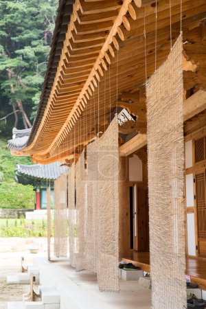 Foto de Templo Jikjisa es un templo famoso en Gimcheon-si, Corea del Sur. - Imagen libre de derechos