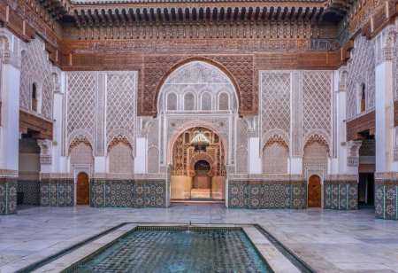 Téléchargez les photos : La cour intérieure de la Madrassa ben Youssef à Marrakech, Maroc. - en image libre de droit