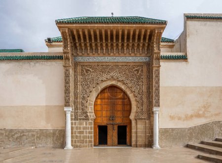 Téléchargez les photos : Vue intérieure du mausolée du Moulay Ismaïl à Meknès, Maroc . - en image libre de droit