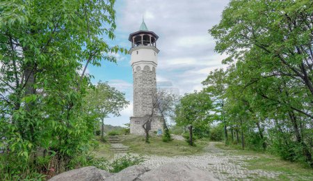 Foto de La antigua torre del reloj en la colina de Danov (Sahat Tepe) en Plovdiv, Bulgaria. - Imagen libre de derechos