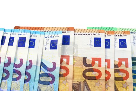 Foto de Un plano de billetes de veinte, cincuenta y cien euros - Imagen libre de derechos