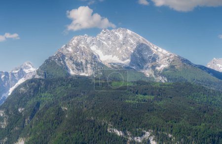 Téléchargez les photos : Belle vue sur la montagne Watzmann près du lac Konigssee dans le parc national de Berchtesgaden, Alpes bavaroises supérieures, Allemagne, Europe. Beauté de la nature concept arrière-plan
. - en image libre de droit