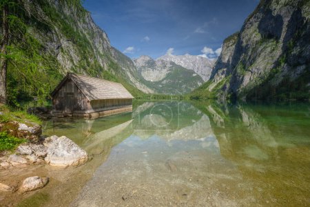 Téléchargez les photos : Vue du lac Bootshaus am Obersee dans le parc national de Berchtesgaden, Alpes bavaroises supérieures, Allemagne, Europe. Beauté de la nature concept arrière-plan. - en image libre de droit