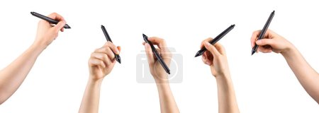 Hand hält digitalen Grafikstift und zeichnet etwas isoliert auf weißem Hintergrund mit Clipping-Pfad