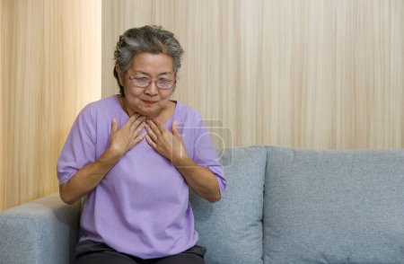 Asiatische Senioren mit Brille,