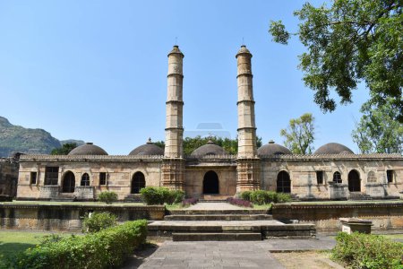 Téléchargez les photos : Shaher ki Masjid, vue de face, mosquée privée construite pour la famille royale et les nobles du Sultanat de Gujrat, construite par le sultan Mahmud Begada 15ème 16ème siècle. Un site du patrimoine mondial de l'UNESCO, Gujarat, Champaner, Indi - en image libre de droit