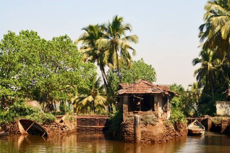 Téléchargez les photos : Porte d'eau sur la jetée d'Amona, Goa Nord - en image libre de droit