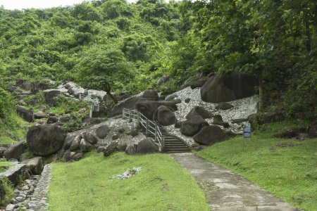 Téléchargez les photos : Sri Surya Pahar, montagne de Surya, Goalpara, site du patrimoine, Assam, nord-est de l'Inde. - en image libre de droit