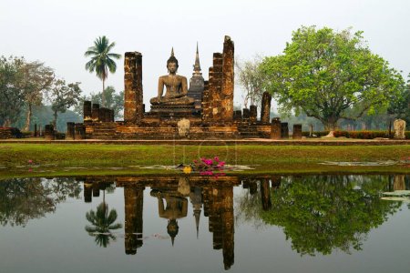  Wat Mahathat in Sukhothai Historical Park thailand UNESCO World Heritage.