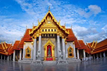Foto de El templo de mármol, Wat Benchamabopit Dusitvanaram en Bangkok, Tailandia. - Imagen libre de derechos