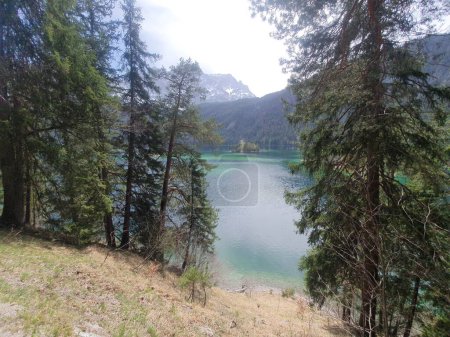 Paisaje del lago Eibsee en Alemania, Baviera