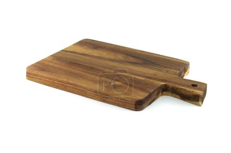 Tabla de cortar de madera con mango, hecha de madera vieja y gruesa, y tiene un aspecto rústico y vintage caracterizado por grietas, arañazos, aislado sobre un fondo blanco