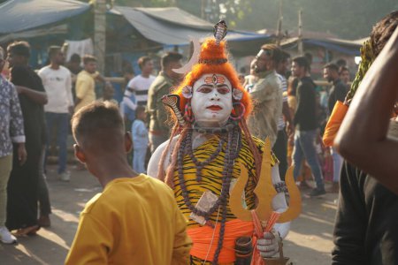 Photo for 31st October 2022, Kolkata, West Bengal, India. Man Performing as Bahurupi of Lord Shiva at Babughat - Royalty Free Image