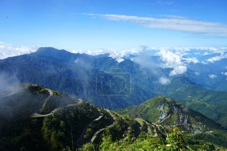 Foto de Hermosa carretera Zig de la Ruta de la Seda Sikkim - Imagen libre de derechos