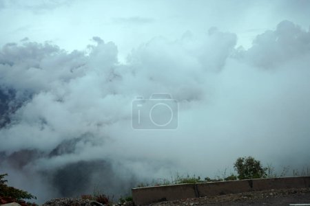 Clima nublado en la montaña del norte de Bengala 5