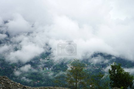 Clima nublado en la montaña del norte de Bengala 8