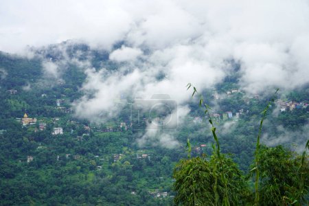 Clima nublado en la montaña del norte de Bengala 9