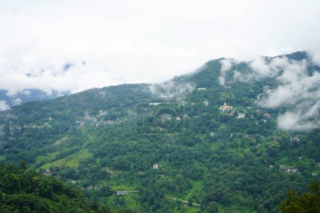 Clima nublado en la montaña del norte de Bengala 14