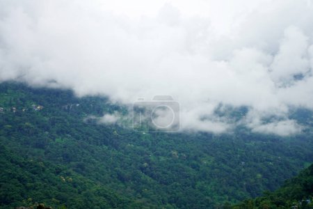 Clima nublado en la montaña de Bengala del Norte