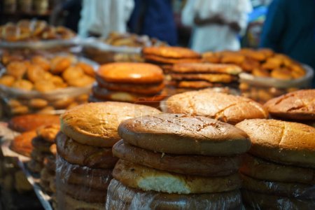 Essen zum Verkauf in der Zakaria Street für Eid al-Fitr in der Nähe von Nakhoda Masjid
