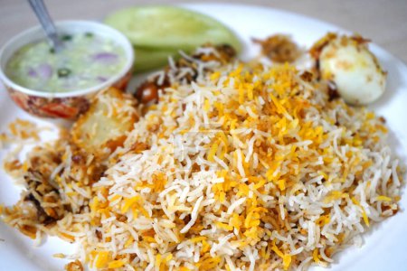 Téléchargez les photos : Nourriture indienne, biryani, riz basmati et riz frit aux légumes et riz basmati - en image libre de droit