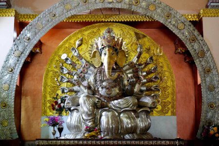 Téléchargez les photos : Seigneur Ganesha à Siddhivinayak Temple Sikkim - en image libre de droit