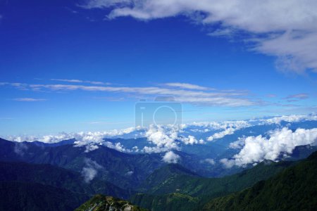 Foto de Vista desde la cima de la montaña desde la Ruta de la Seda Sikkim - Imagen libre de derechos