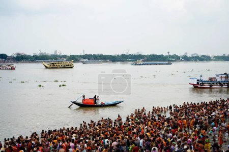 Foto de Vista de Kolkata Ganga Ghat Durante Mahalaya Tarpan - Imagen libre de derechos