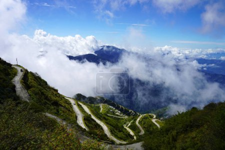 Téléchargez les photos : Zig Zag Route de la Vieille Route de la Soie Sikkim de haut en bas - en image libre de droit