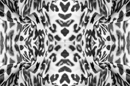 Foto de Tela de seda sin costuras en blanco y negro, estampado de leopardo, piel de animal, tema africano. textura fondo, patrón - Imagen libre de derechos