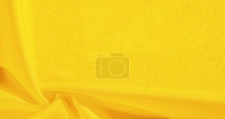 Seda amarilla. Liso elegante tela de seda de lujo amarillo se puede utilizar como un fondo abstracto con espacio de copia, de cerca. textura colorida