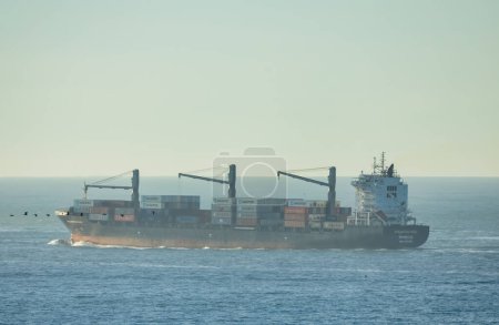 Téléchargez les photos : Barge, dans la baie de San Francisco - en image libre de droit