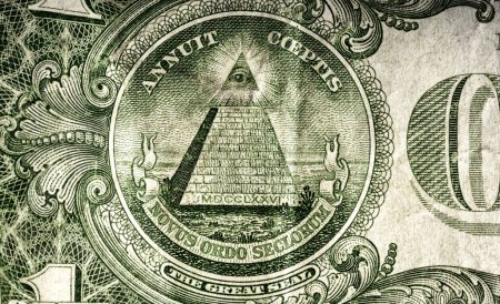 Téléchargez les photos : Pyramide, Œil de Providence. Pyramide extrême des billets du dollar américain, sur fond blanc. - en image libre de droit