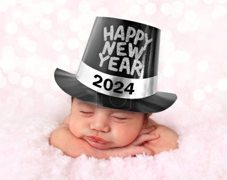 2024 Neugeborenes Mädchen mit einem Happy New Year Hut. 