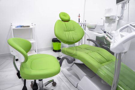 Salle de travail dentiste avec design de couleur verte, concept médical
