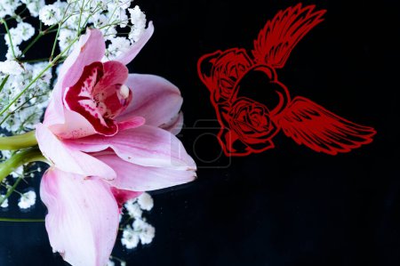 Foto de Close up of beautiful composition  with  orchid flowers and heart sign - Imagen libre de derechos