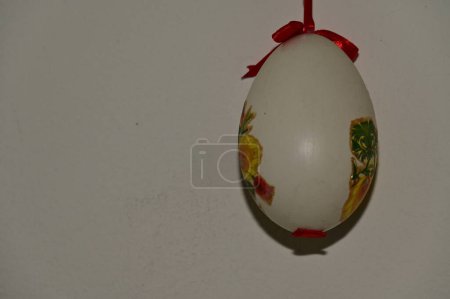 Foto de Colorido huevo de Pascua decorado, de cerca - Imagen libre de derechos