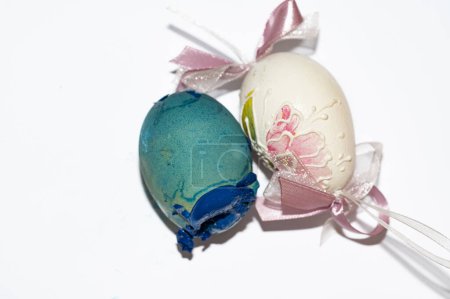 Téléchargez les photos : Composition colorée des oeufs de Pâques - en image libre de droit