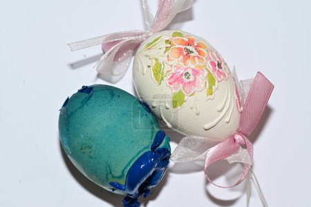 Foto de Composición colorida de huevos de Pascua - Imagen libre de derechos