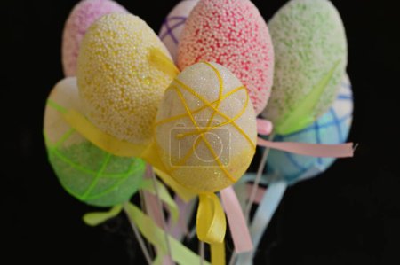Téléchargez les photos : Holiday, easter eggs decoration, close up - en image libre de droit