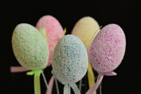 Foto de Día de fiesta, decoración de huevos de Pascua, primer plano - Imagen libre de derechos