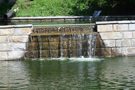 Foto de Fuente en el parque, flujo de agua - Imagen libre de derechos