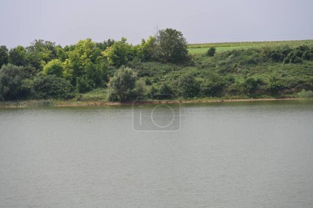 Foto de Hermoso paisaje con lago en verano - Imagen libre de derechos